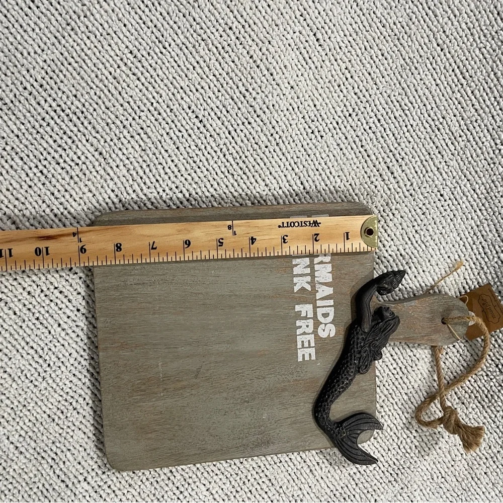 Mud Pie wooden cutting